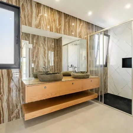 Apartment Da Vargem - Premium 3-bedroom Penthouse With Rooftop, Jacuzzi & Bbq